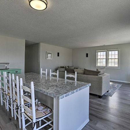 Oak Island Beach Abode With Deck Walk To Shore! Buitenkant foto