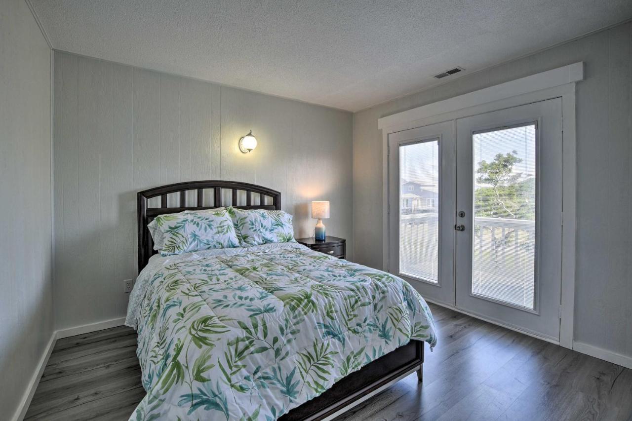 Oak Island Beach Abode With Deck Walk To Shore! Buitenkant foto