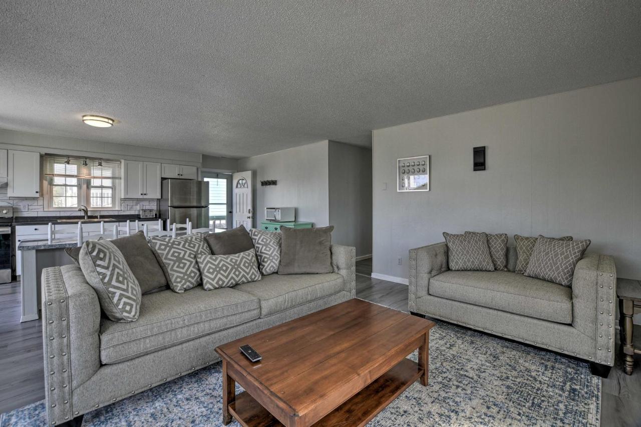 Oak Island Beach Abode With Deck Walk To Shore! Buitenkant foto