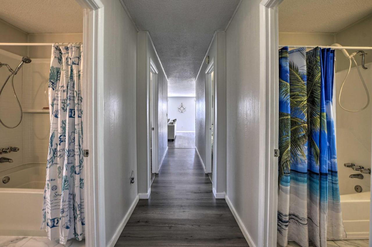 Oak Island Beach Abode With Deck Walk To Shore! Buitenkant foto